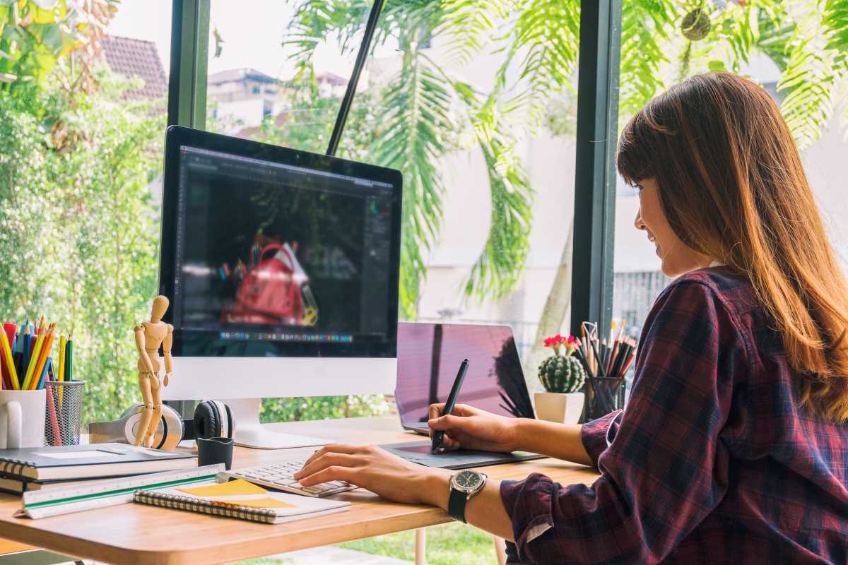 Inventive Portfolio Resumes That Will Help Aspiring Graphic Designers Stand Out