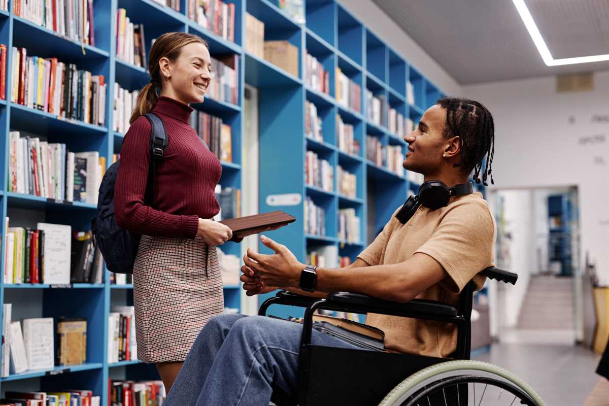 Best Conversation Starters to Break the Ice at Niche Campus Club Meetings