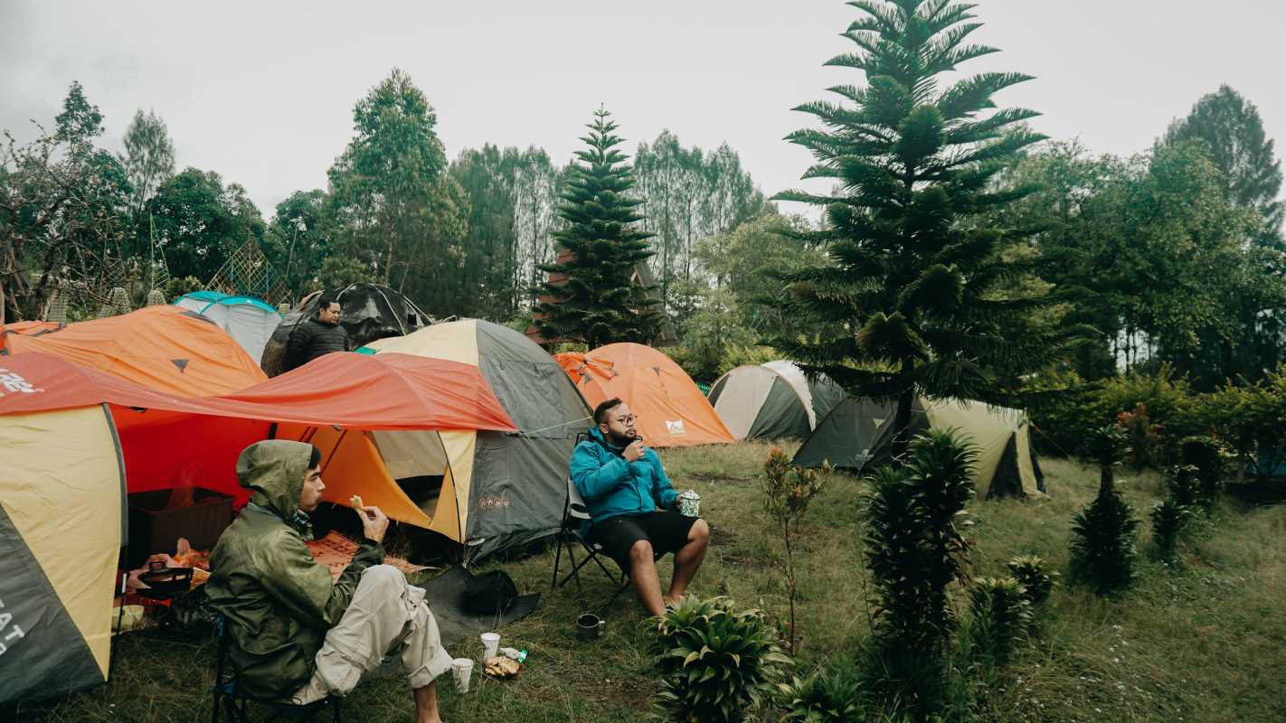 Eco-Friendly Retreats with Low-Impact Accommodations and Outdoor Learning